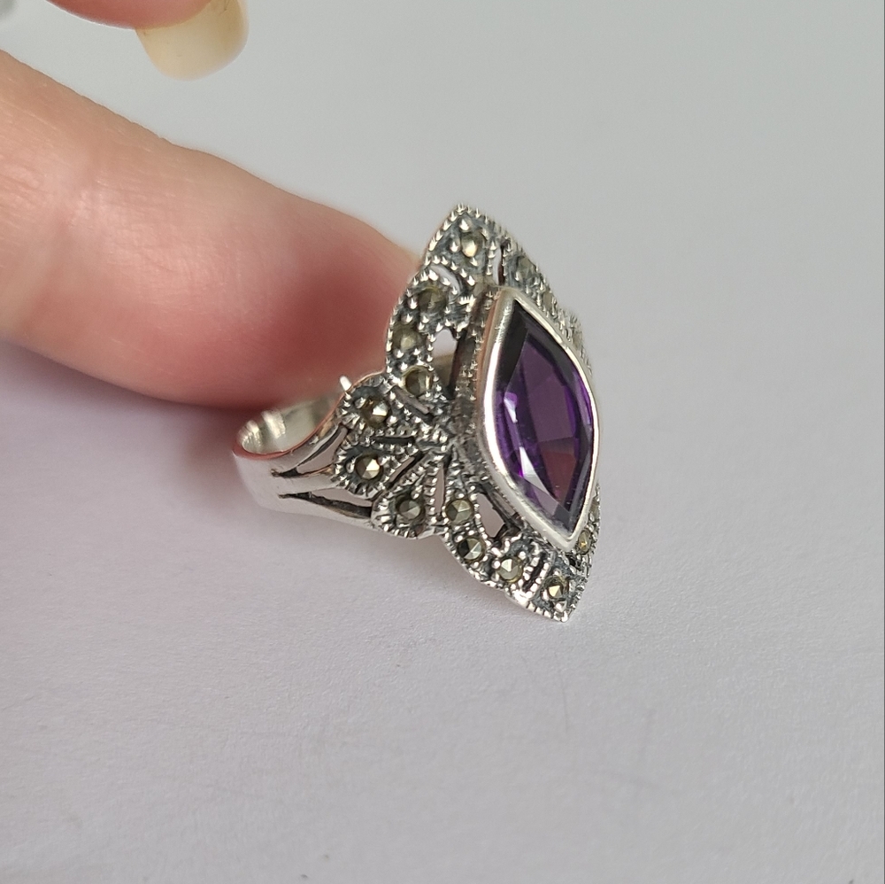 Vintage Elegant Art Deco Sterling Silver Marcasite Purple Amethyst Crystal Ring - Picture 3 of 13